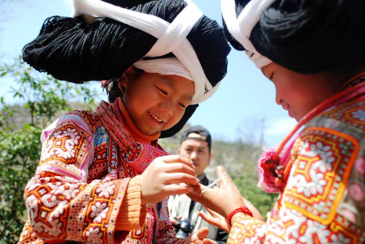 梭戛长角苗景区位于贵州省六盘水市六枝特区北部，距特区中心42公里，面积24.31