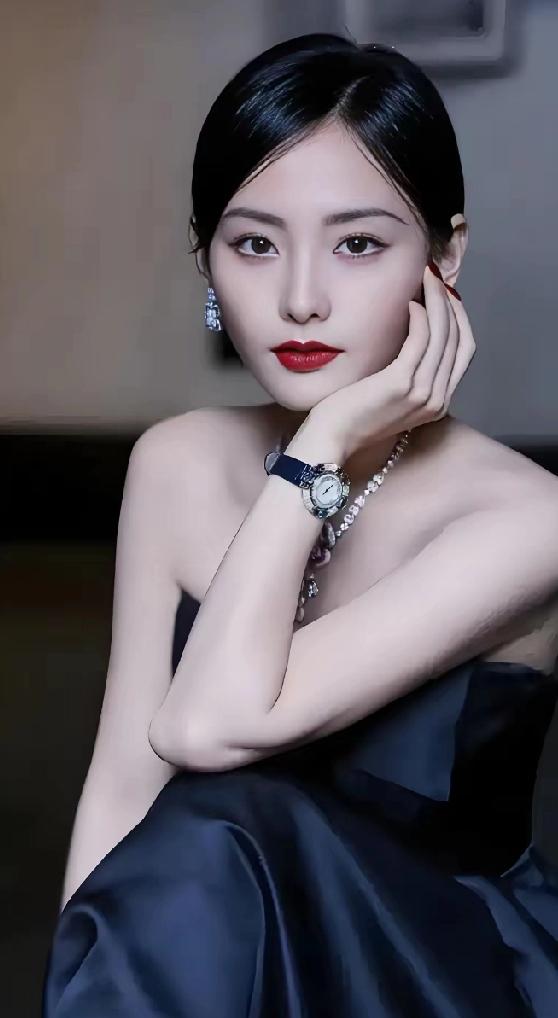 问大家一个事，一定要说实话。

张嘉倪:38岁，身高164cm，北京电影学院毕业