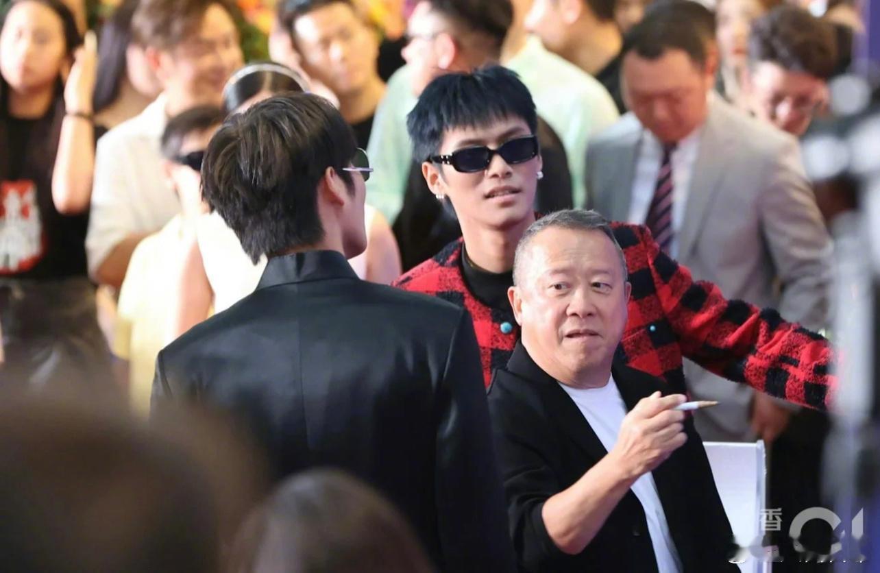 #曾志伟出任三只羊香港分公司负责人#时代确实变了，港星给网红提鞋了…[允悲] ​