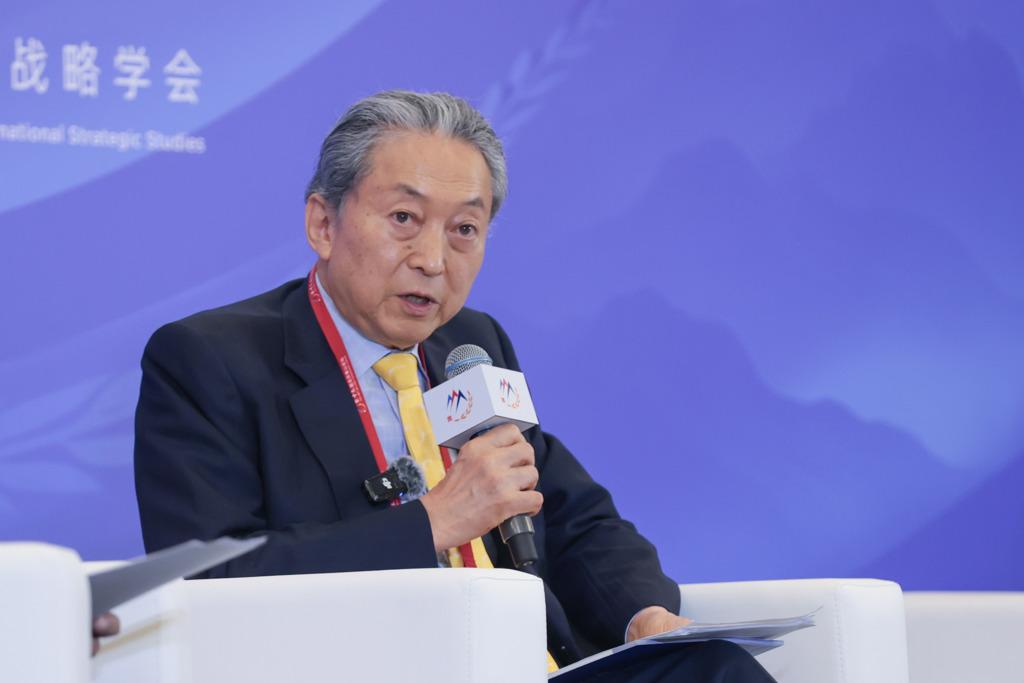 鸠山由纪夫看不下去了！日本前首相鸠山由纪夫9月18日写道：“我参加了讨论全球国防