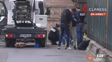 巴黎卢浮宫被盗的阿波罗画廊
警方称失窃清单有两顶王冠、一套系珠宝、一个胸针、一条