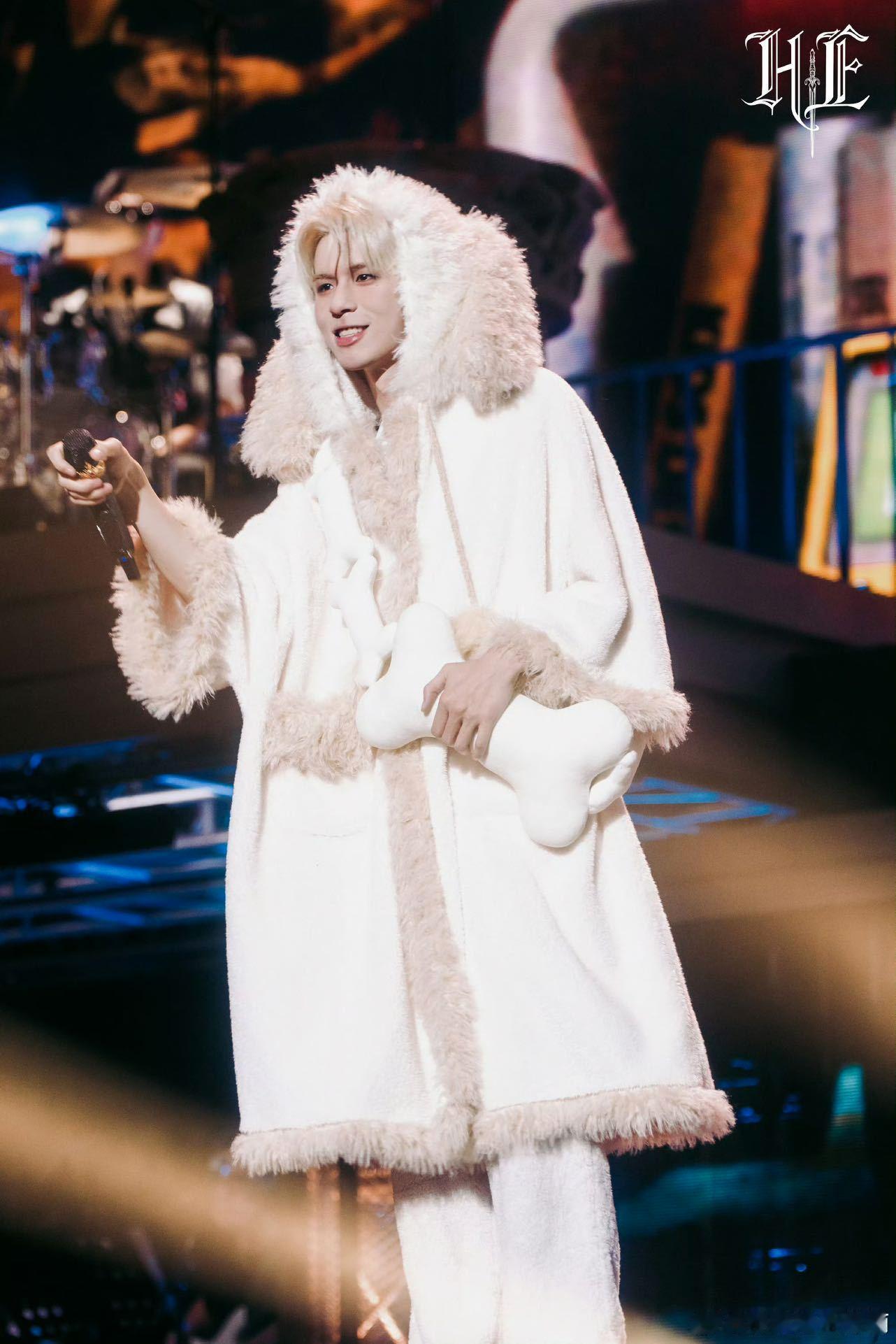 何浩楠厦门安可场官宣 哇哦哇哦！何浩楠厦门安可场官宣咯！生日会后大家对小何的舞台