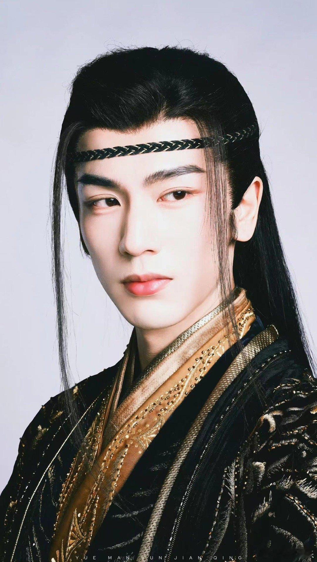 #张凌赫宫子羽开播一周年# 张凌赫《云之羽》宫子羽开播一周年啦，是遇到满分帅气的