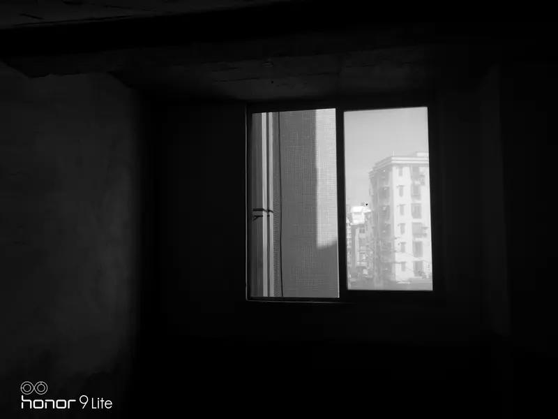 3月1日江苏南京，男子花440万元购买南京精装期房，收房时才发现采光差得像在地下