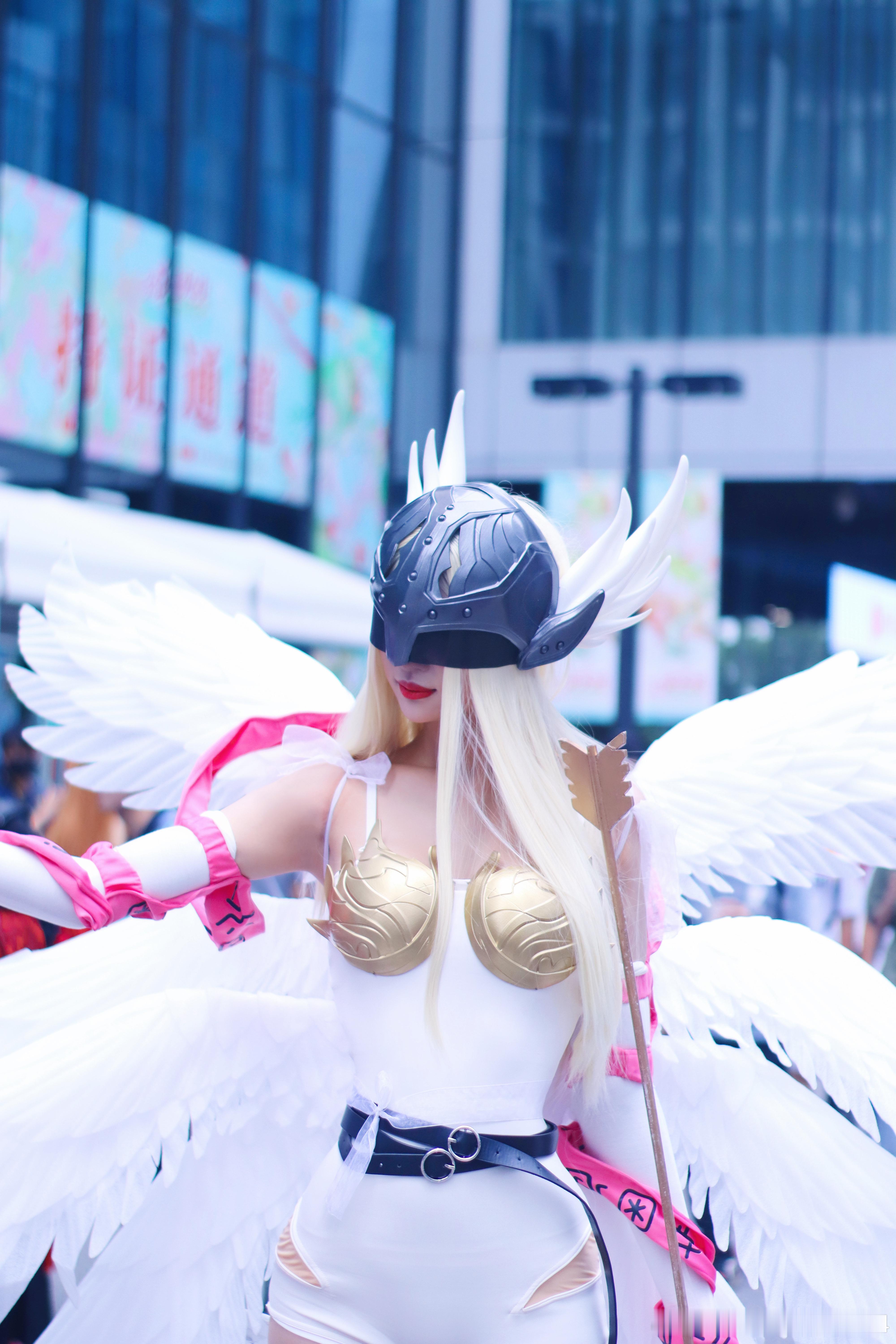 模特cosplay漫展 世界上最让人底气十足的，不是尊重与平等，而是被偏爱。 感