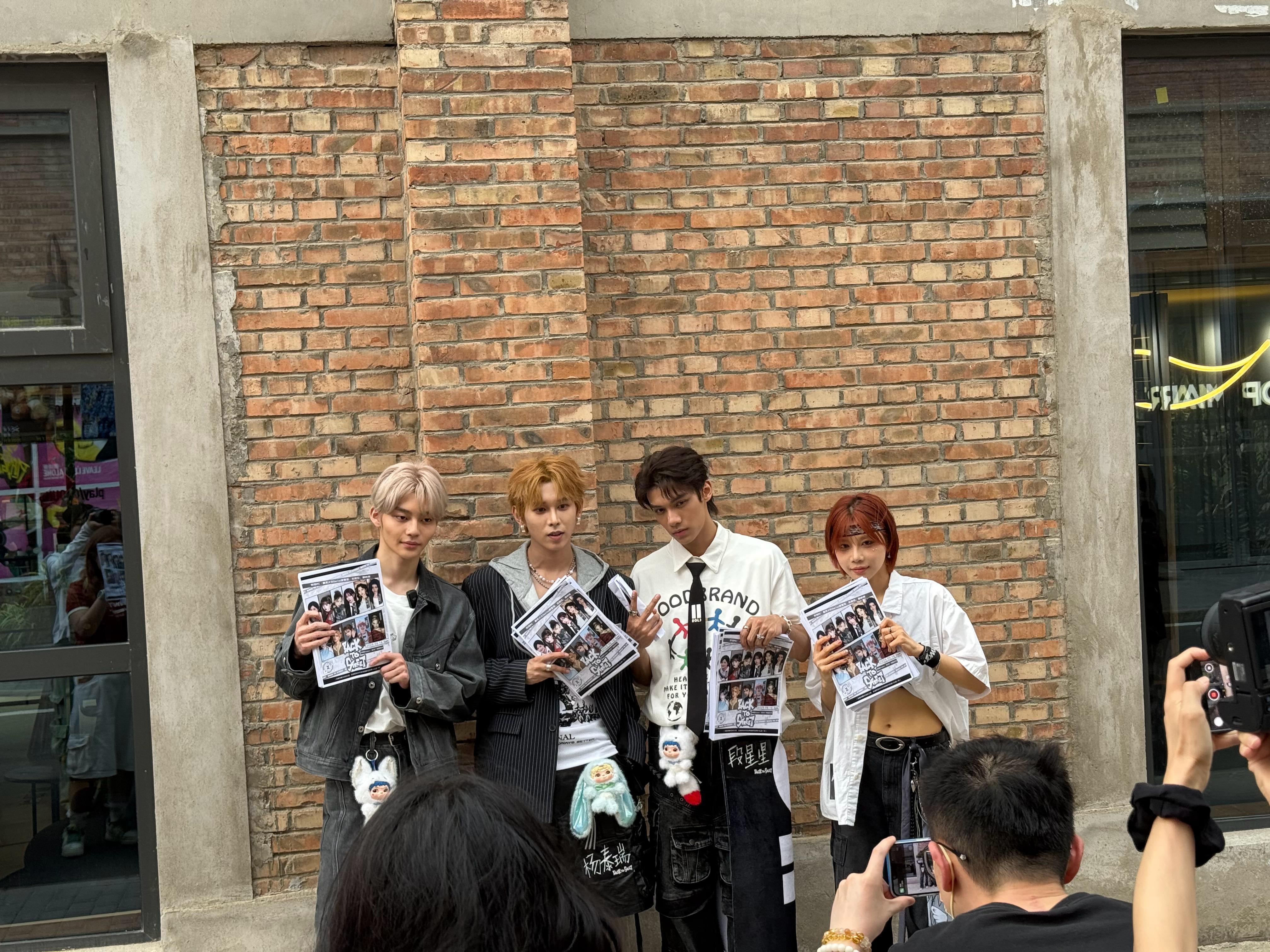 出来打工偶遇段星星他们那个街头舞蹈活动晚上去凑热闹看看实力👍 ​​​