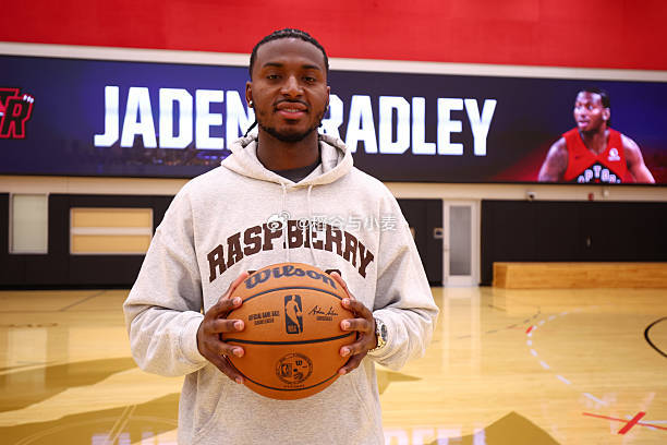 根据NBA官网交易日志的显示，杰登-布拉德利（Jaden Bradley）已经与
