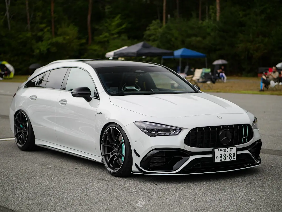 俺们都爱旅行车（霓虹版）。