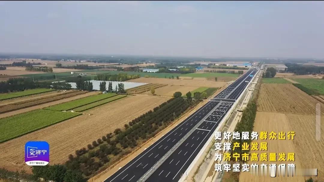 从县城到乡村，汶上的路——遥遥领先！[赞]
10月30日，济北旅游大道（汶上段）
