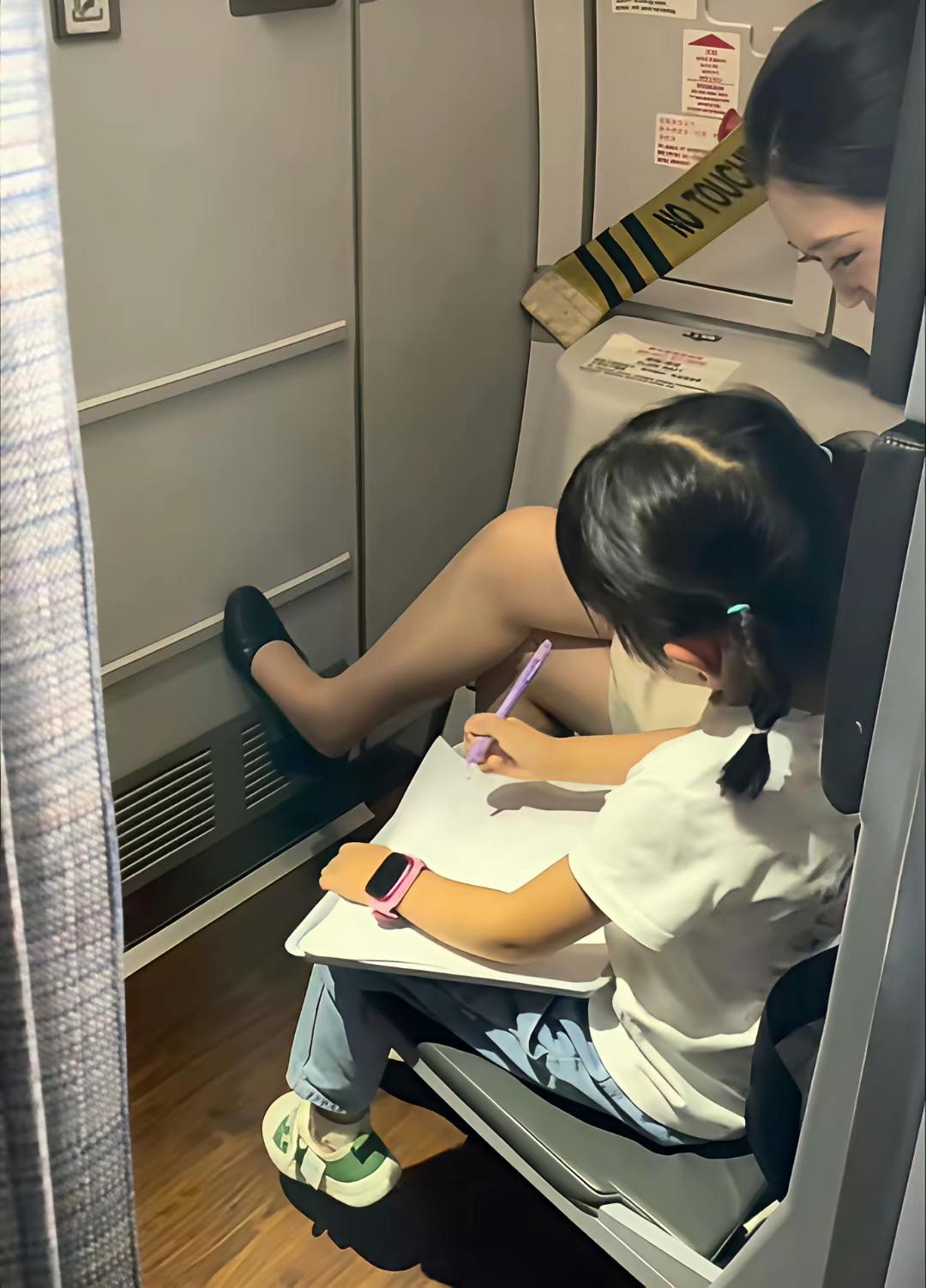 一个要成为学霸的人，首先是要爱好学习的。她们会利用好时间，争分夺秒地用在了学习的