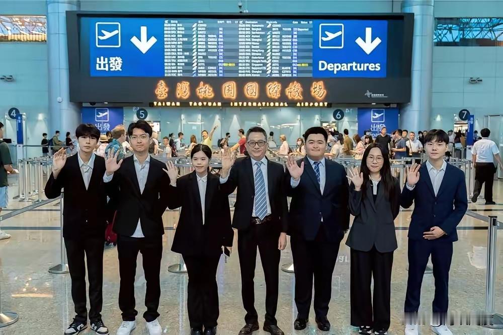 台湾民众党终于有所醒悟，民众党自创党以来第一次青年团访问大陆。民众党主席黄国昌表