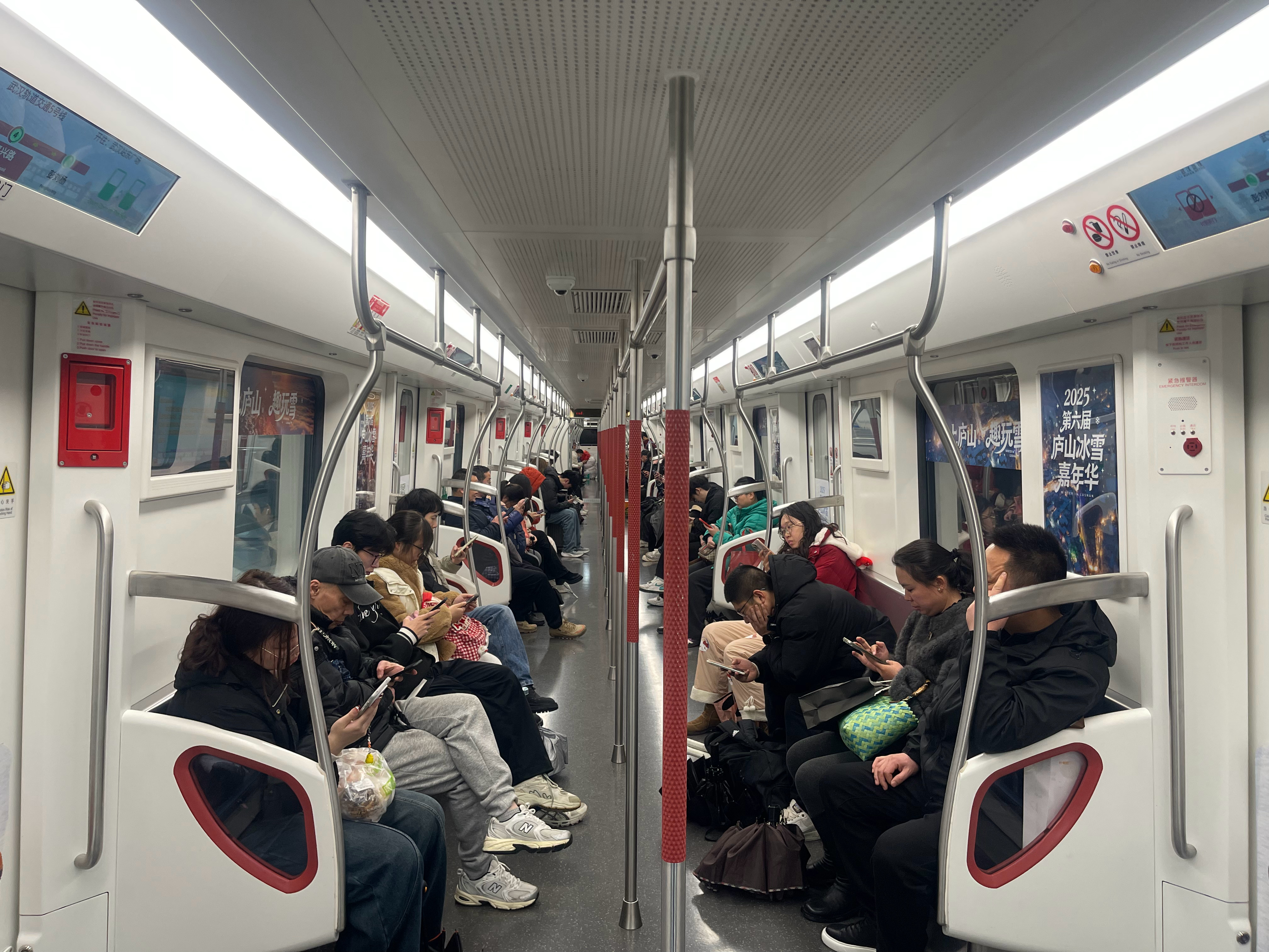 下班点怕堵车，坐个地铁去收一台小车车全民拍车 武汉·武汉大学人民医院