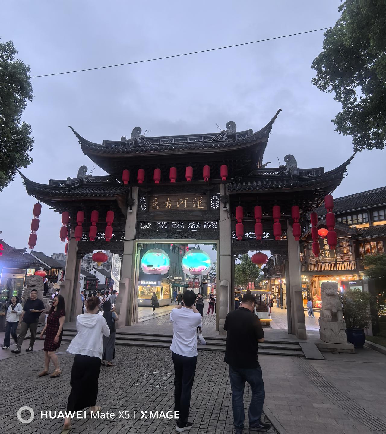 住下后，步行导航乘车，导航与我似乎有些不适应吧，总会有点小小失错。返回酒店过程中