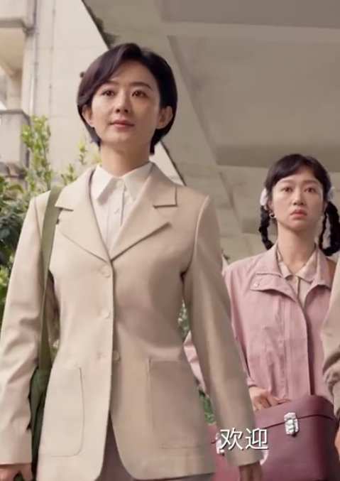 赵丽颖骑摩托车车载黄晓明 赵丽颖笑着落泪 赵丽颖笑着落泪这段，谁懂我一整个有被代