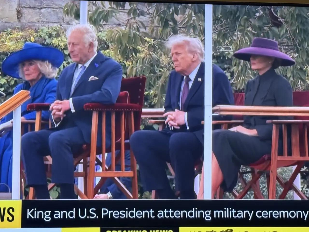 当英王试图用更高的宝座定义等级，特朗普报以毫不掩饰的冷漠。古老的皇家礼仪，是否已