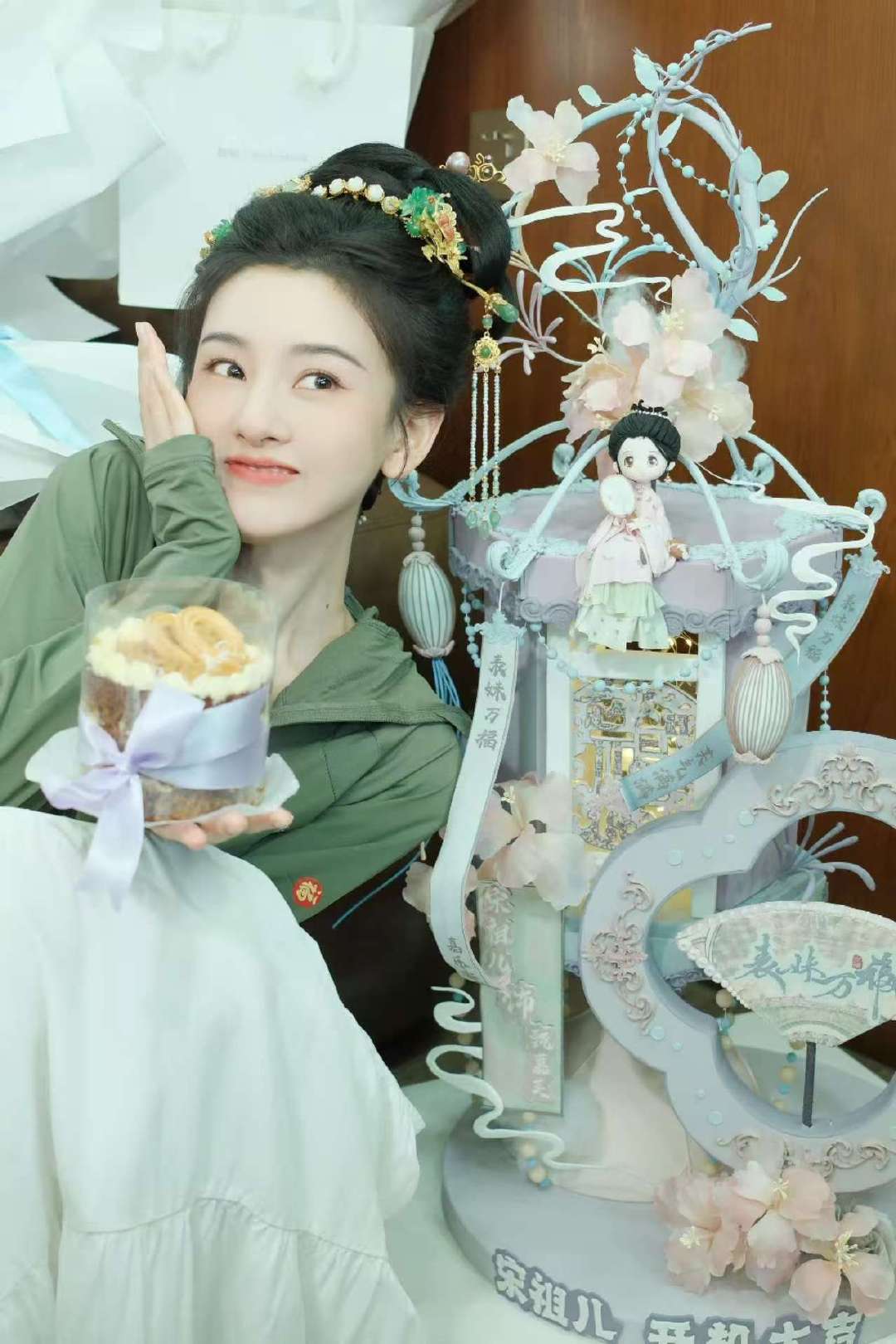 宋祖儿眼里有光宋祖儿晒表妹万福开机照眼睛亮晶晶的祖儿 ,拍摄顺利 ​​​