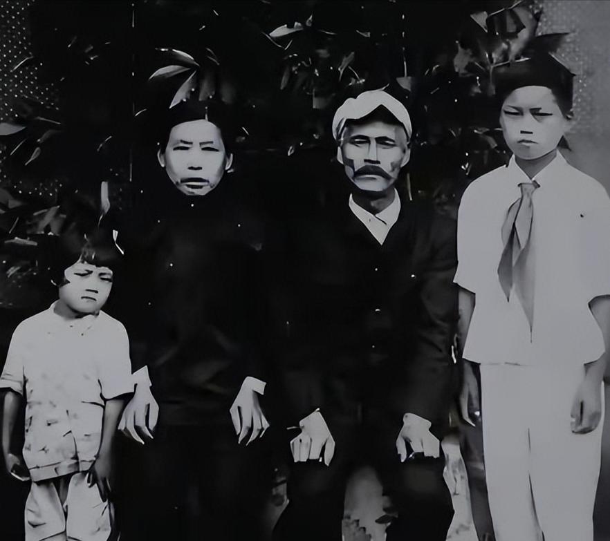 1945年，中国夫妇收养了一名4岁的日本弃婴，顶着辱骂，将其抚养长大。40年后弃