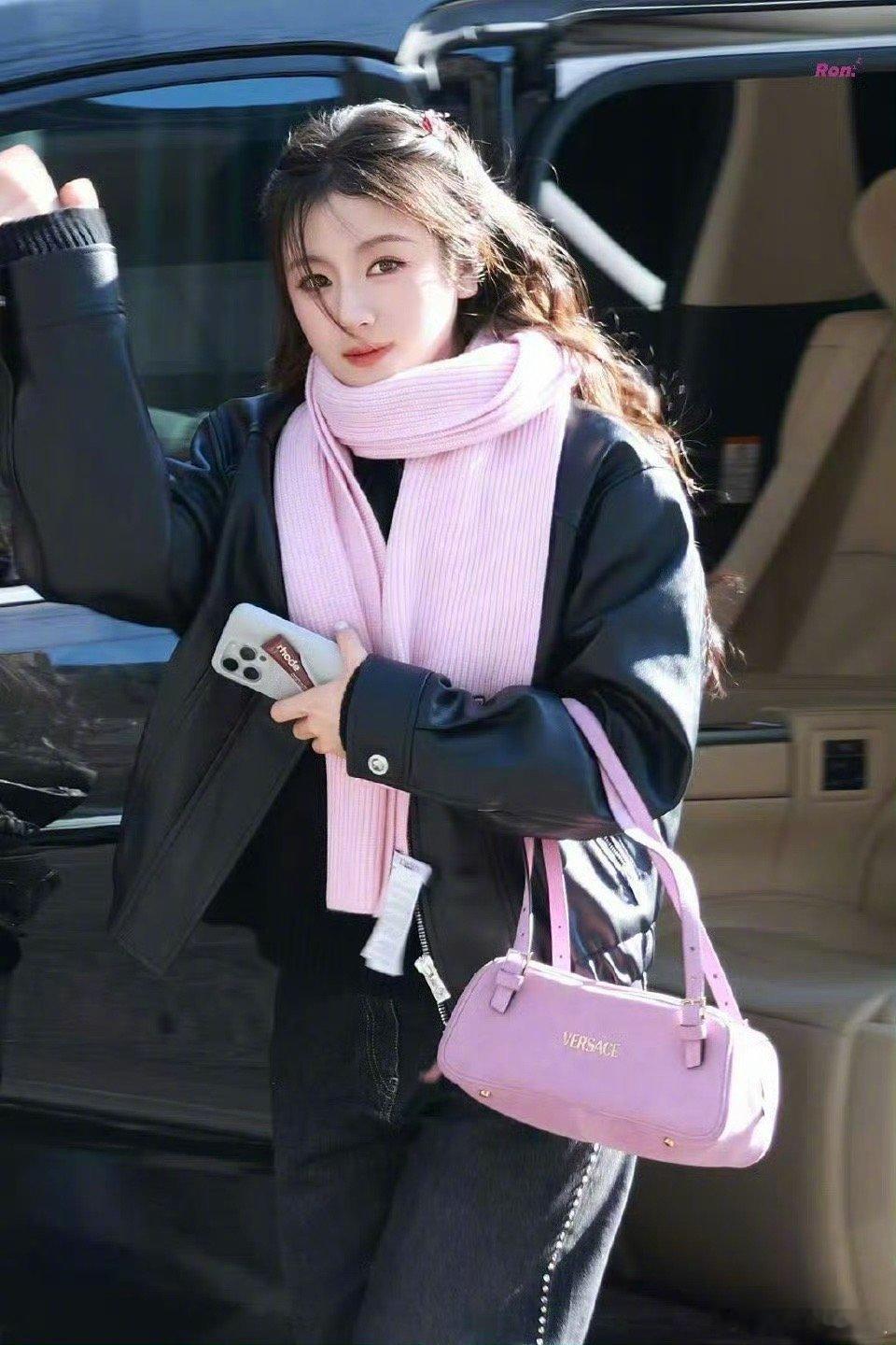 李兰迪美的好像洋娃娃！ 