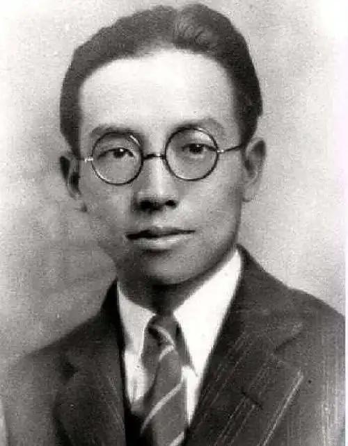 一位心理学家说：“原配夫妻，除了睡觉不一条心，其他的事情都是一条心；半路夫妻或者