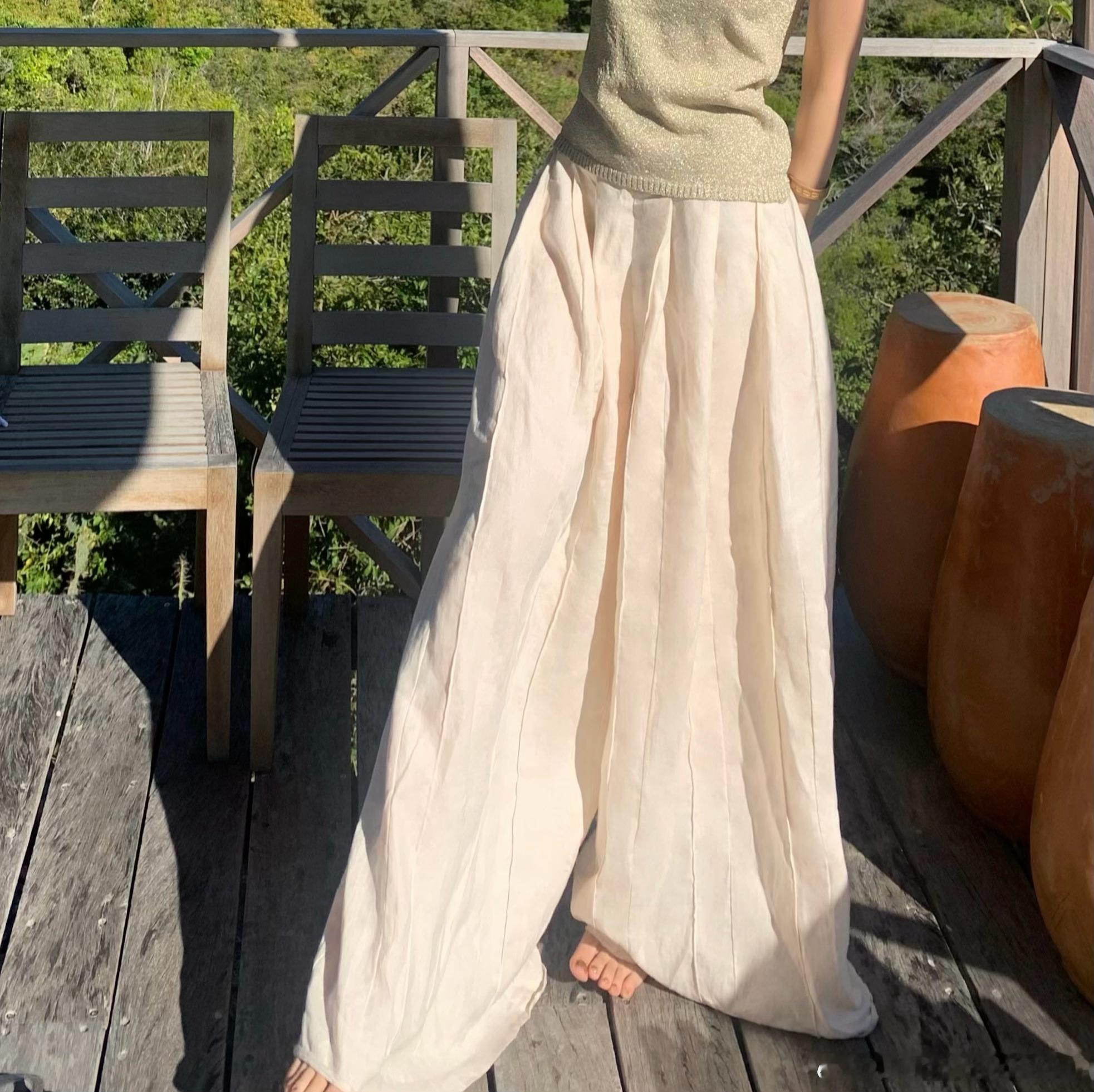 自带松弛感的飘飘阔腿裤 云淡风轻的高级感这款使用了100%纯亚麻面料 为了达到大