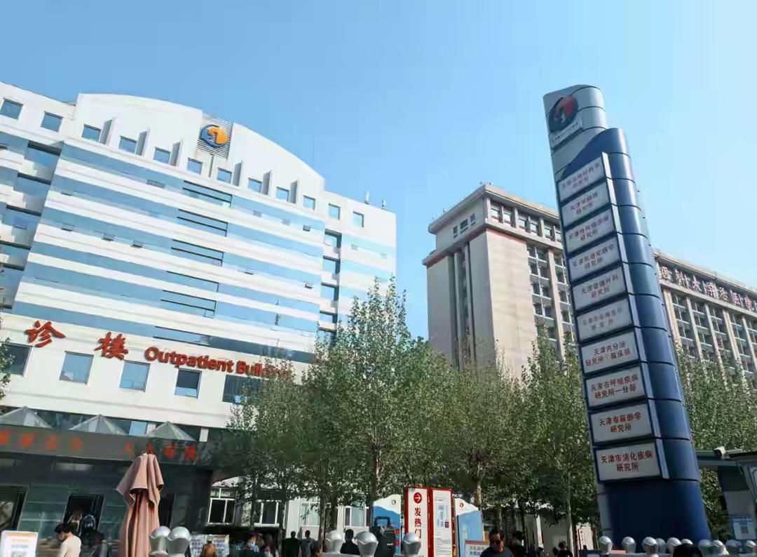 嫂子出院了，还带着两个引流瓶子，周四再去医院拔掉引流管。

7.29她做的乳腺癌