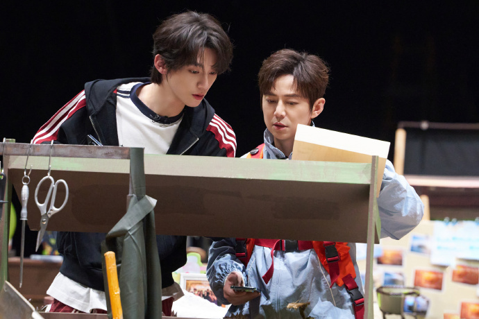 何炅大张伟无实物跳海 无实物表演能做到这份上也是没谁了！何远航的“害怕”和大梦想