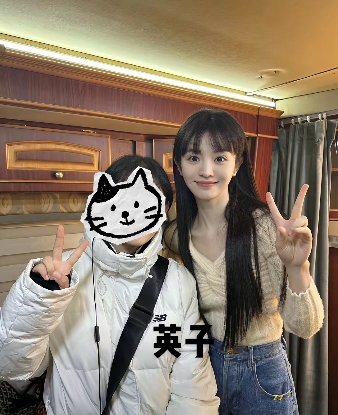 田曦薇愚人节站姐女星出图数量第一投稿【田曦薇】合照里永远是bjd娃娃来的好标准的