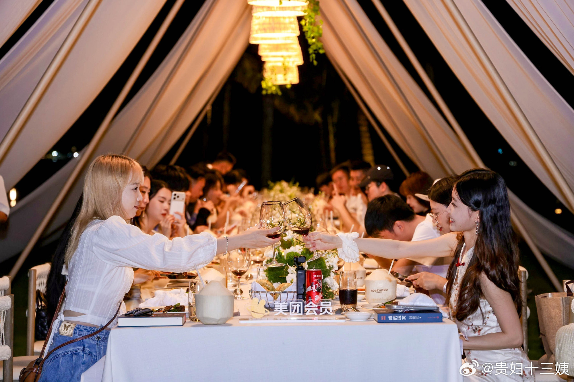 刘震云王牌私享会含金量给到夯海边度假邂逅读书会，伴着海风聆听独到的人生见解，还有