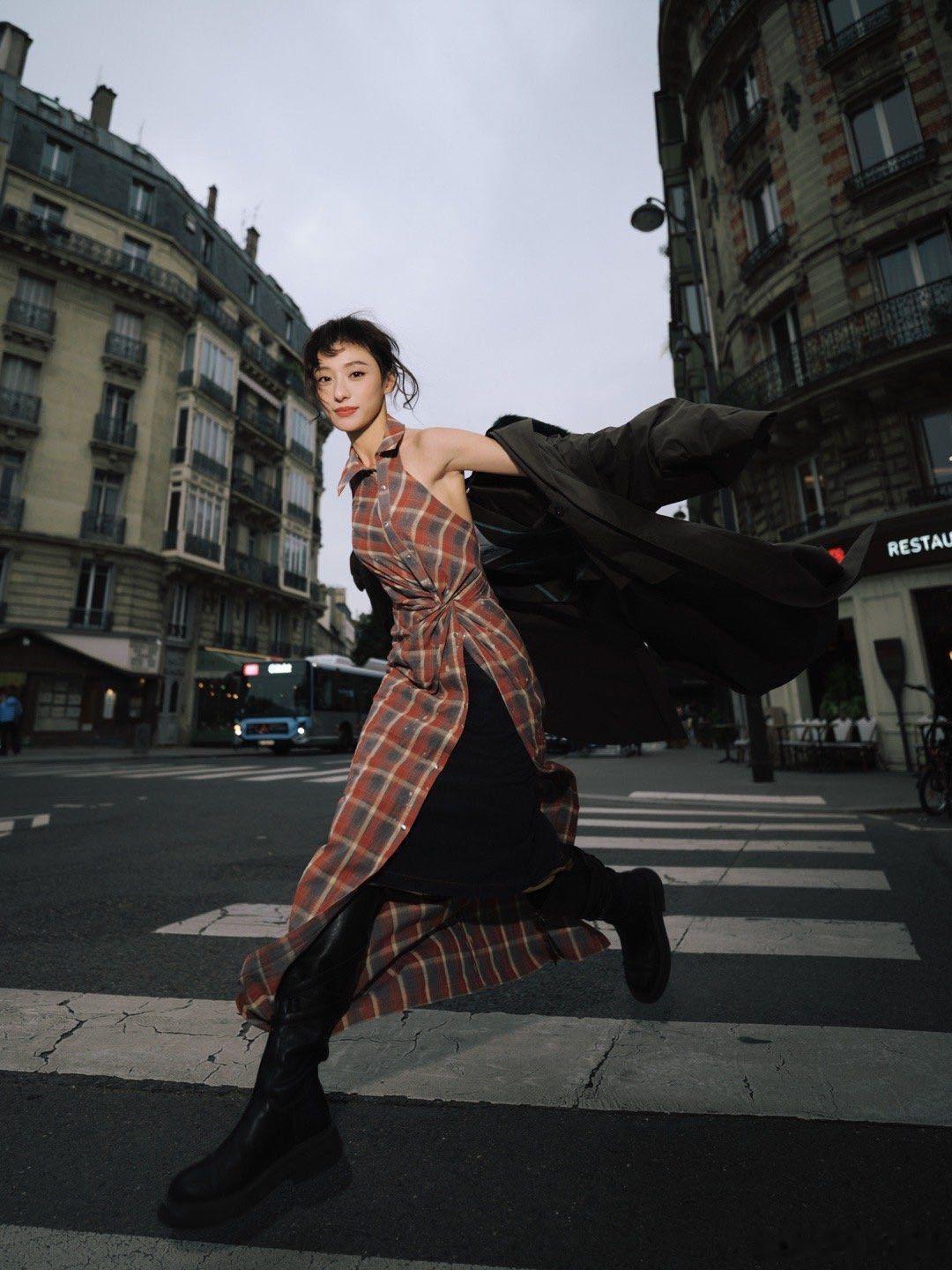 胡连馨说我不是没有事业心的人胡连馨说杨幂是很宠的姐姐 的2025年终总结来了！分