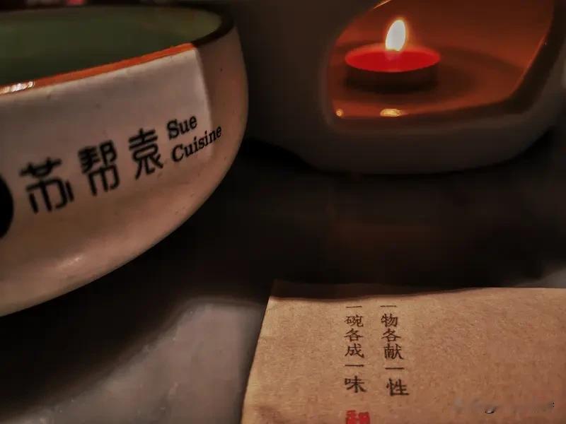 看到“人生百态花万千”这个上联，我觉得“尘间百味茶一盏”对得妙啊。人生就像这花花