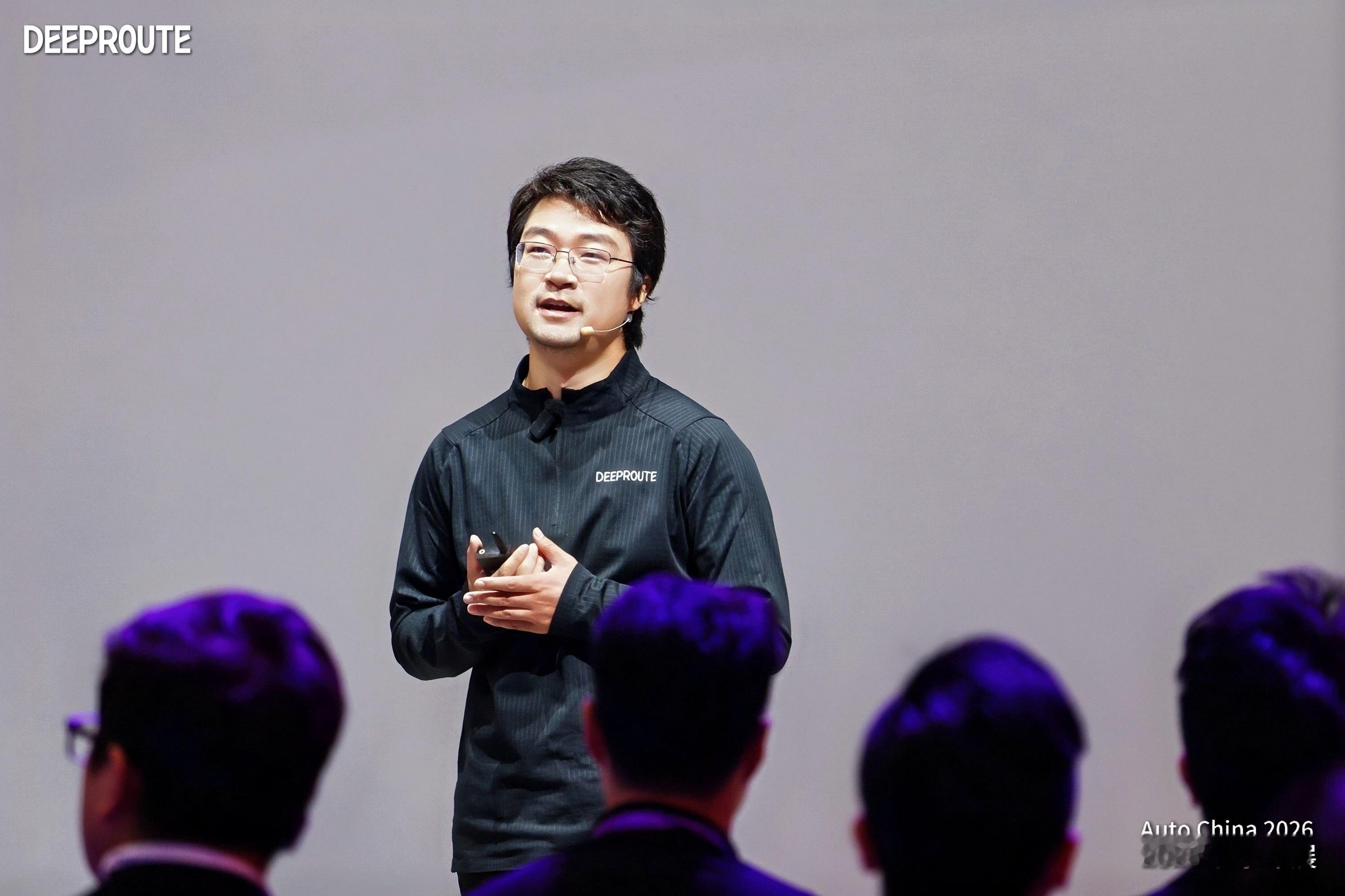 前 DeepSeek 多模态技术核心研究员阮翀，首次以元戎启行首席科学家身份公开