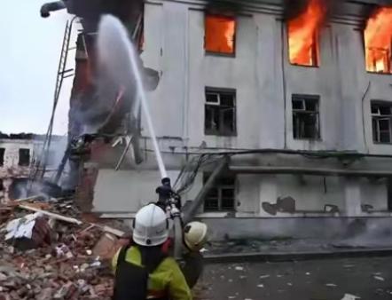 “如果敢打乌克兰，那么我就炸莫斯科，如果中方收复台湾，那么我就炸北京”，这是特朗