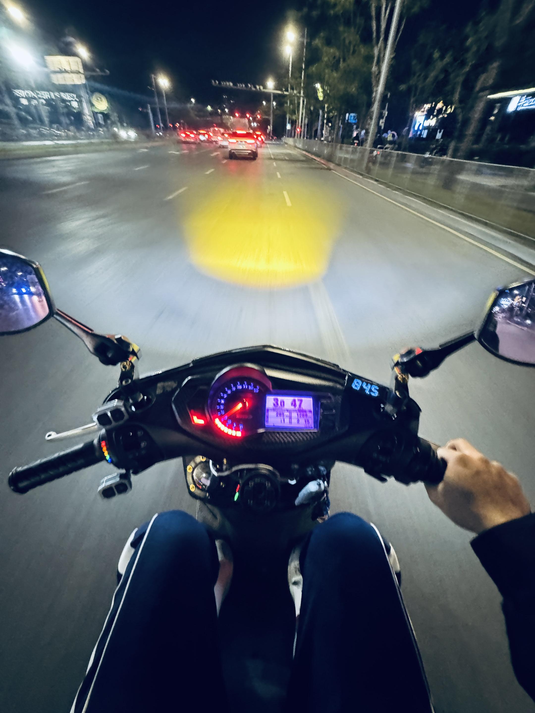 故事不必逢人就说 记住没伞的日子就行了