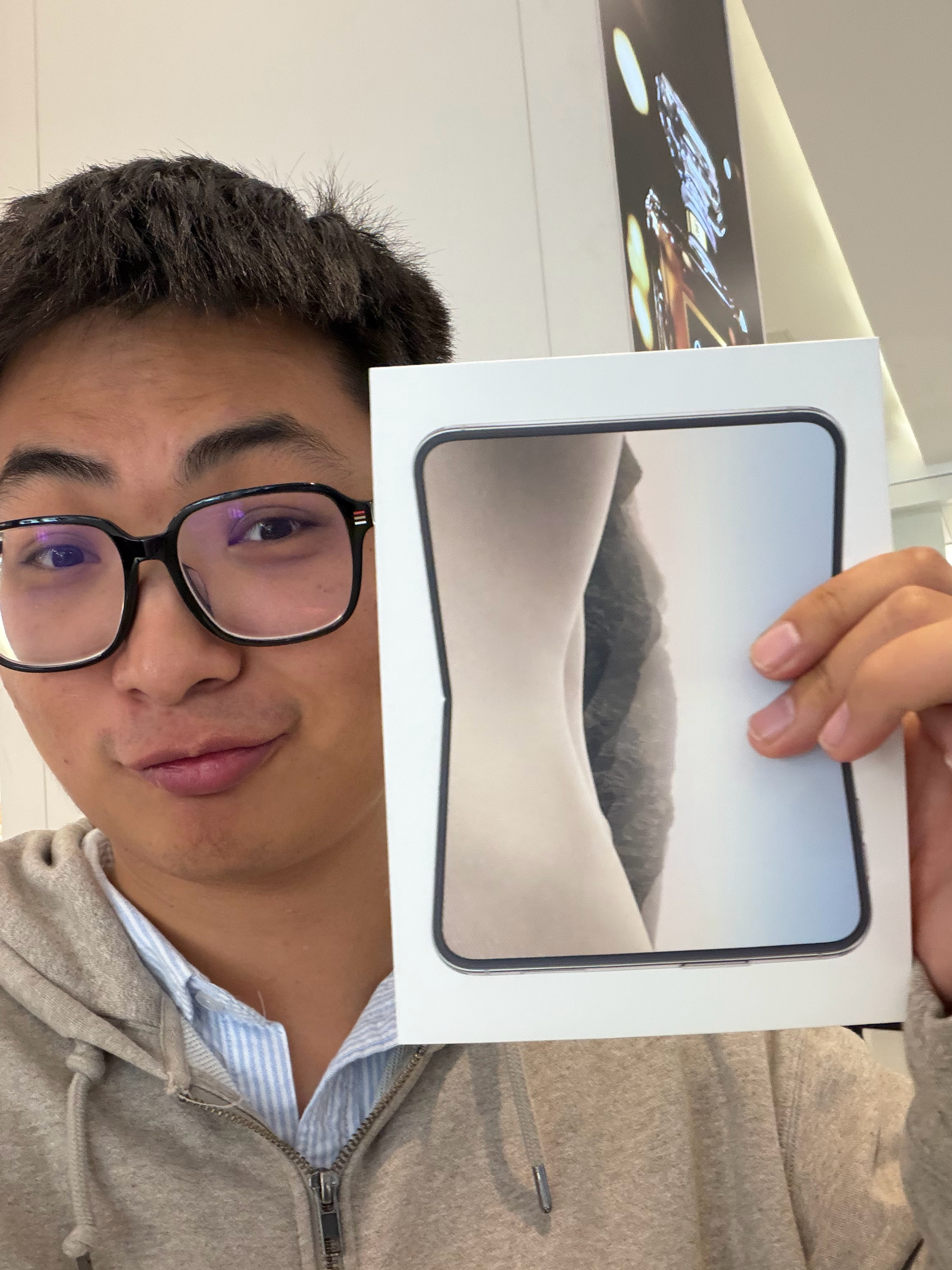 为了验证 iPhone Dou 是垃圾，我加价 1400 买了 512 的！ ​