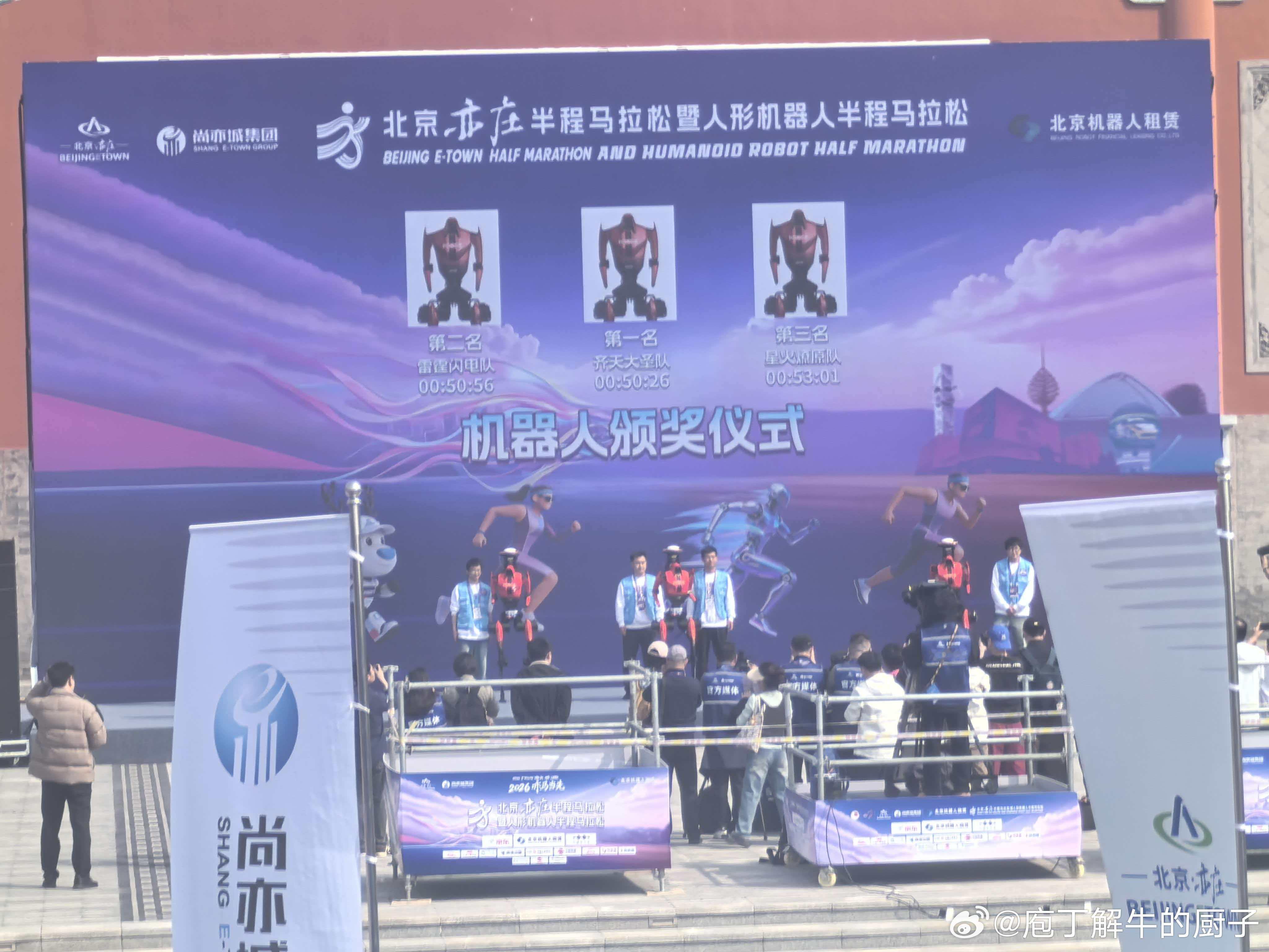🌬️ 北京妖风下的行情复盘：AI吃肉，油服吃土北京这妖风确实够呛，杨絮糊脸堪比