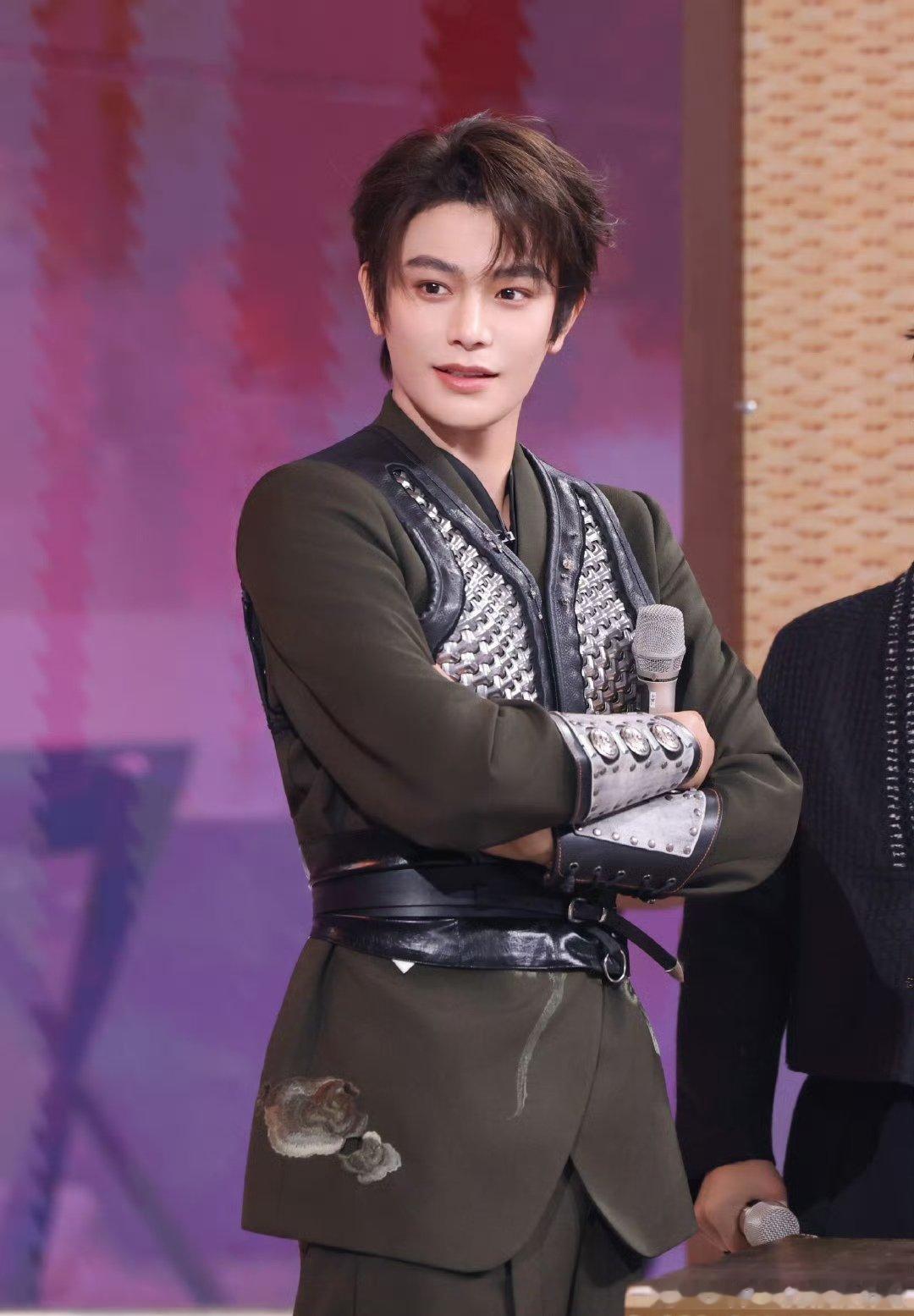 丁禹兮丁禹兮卫韫的主场来了丁禹兮你好星期六见 在演艺的花园中，丁禹兮是那朵最独特