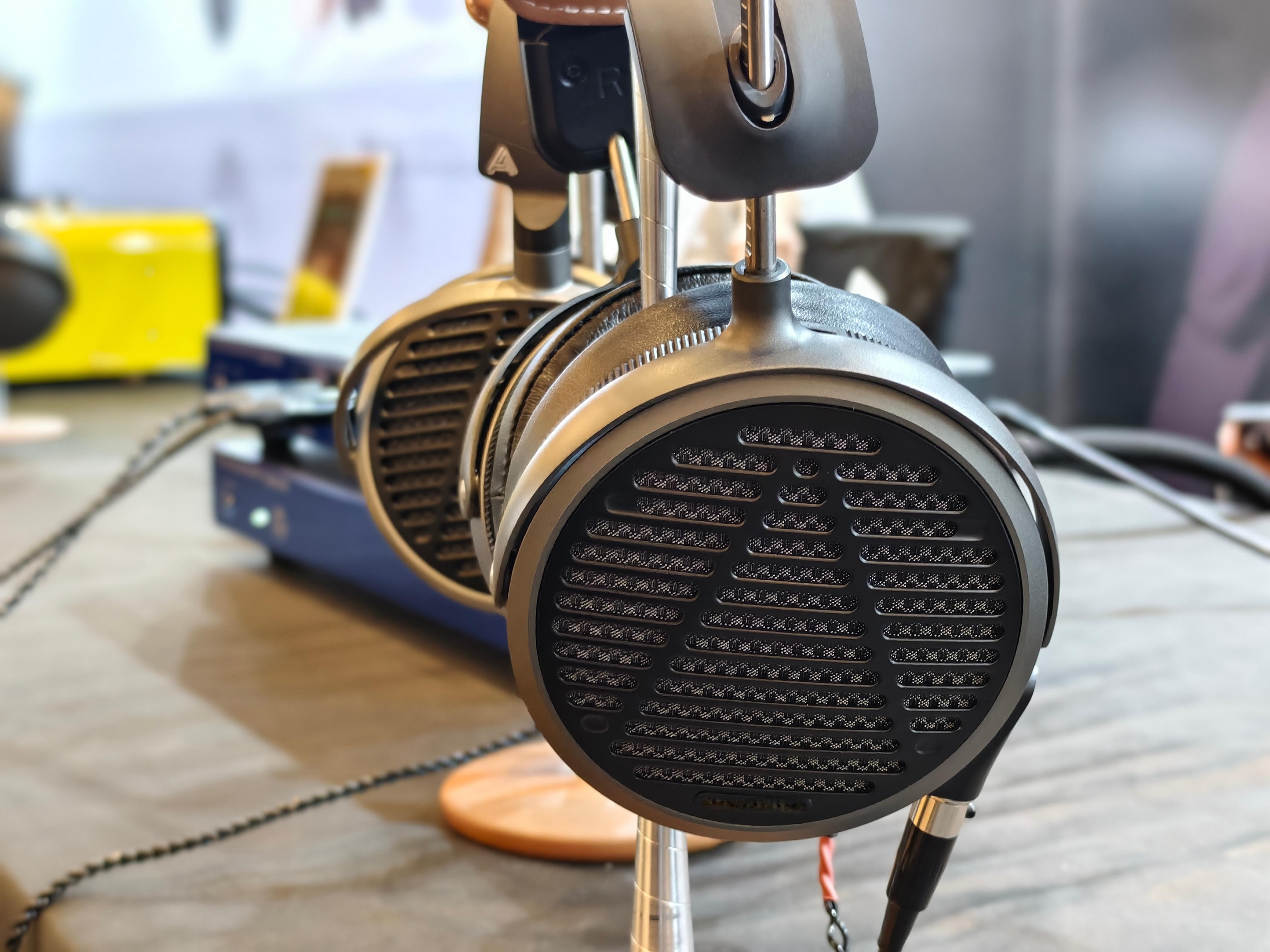 Audeze现在在Hifi圈内的推广越来越少，但我侧面打听过，他们在专业录音市场