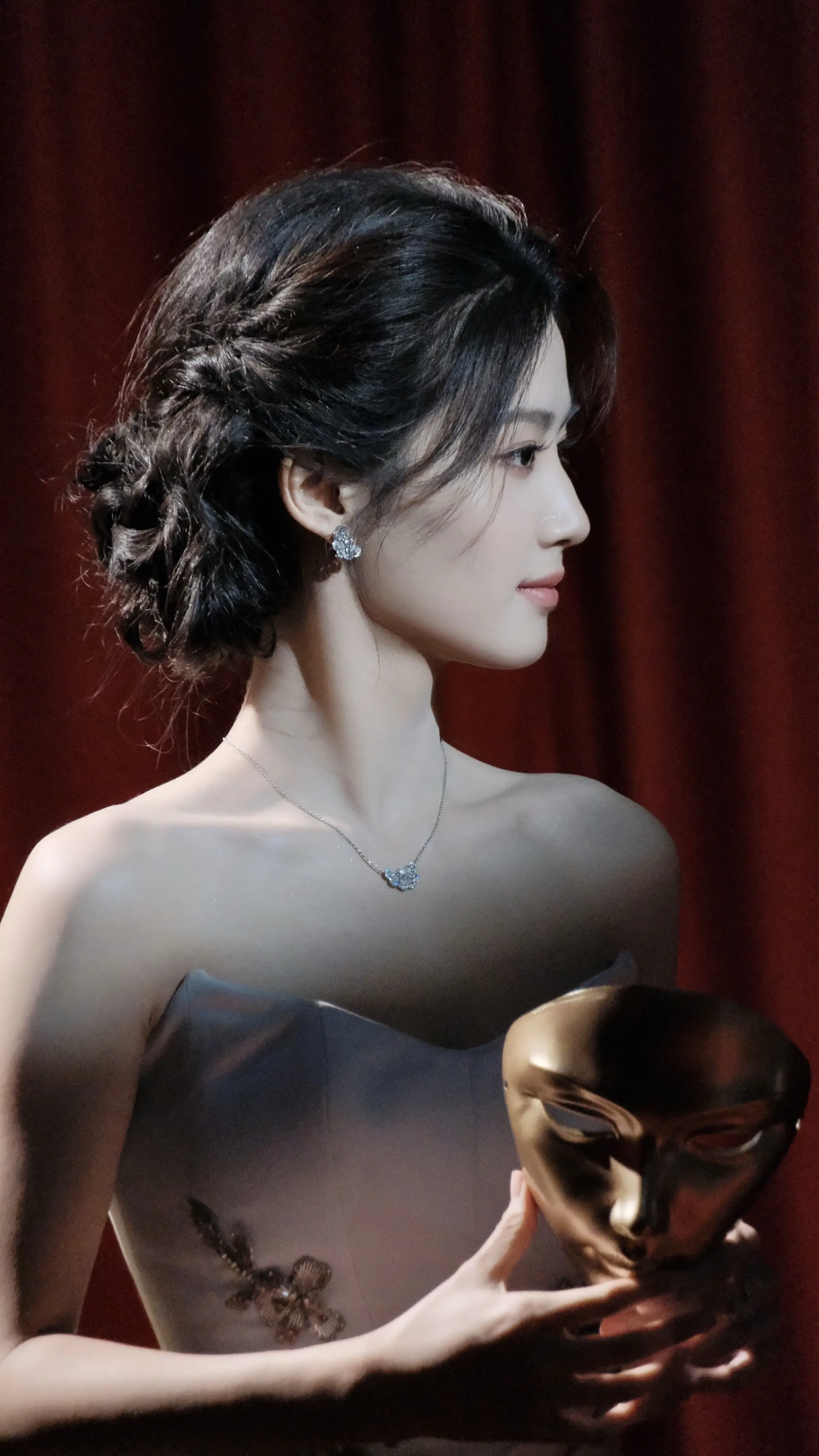 好久没见这样自带仙气的美貌了。拍晓晓的时候，感觉她除了美貌外，骨子里也...