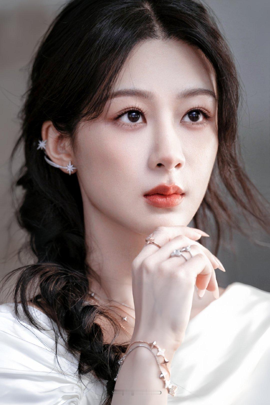 #杨紫奶油杨梅妆# 【神圣之女Andy费加罗杂志工作室随拍】 🏛
