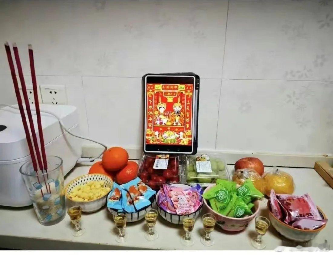 年味还得看这届年轻人 起猛了，看见赛博年轻人过新年了，谁还在千篇一律的过年，当然