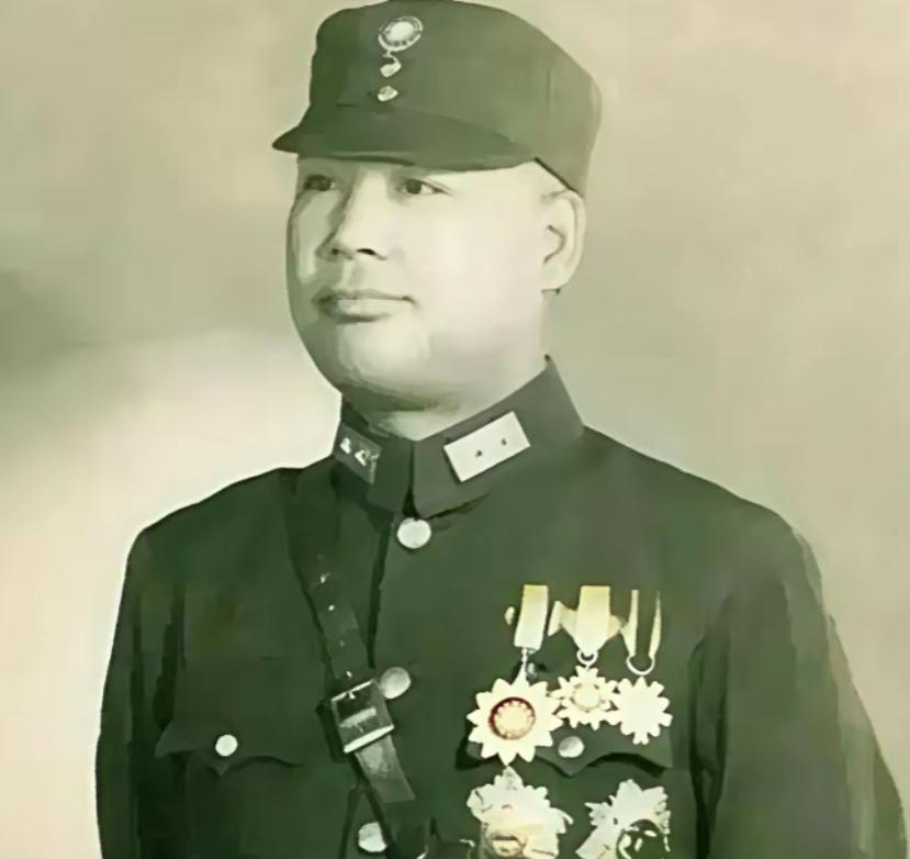 1975年，关麟征一听蒋介石在台湾辞世，坐不住了。他带上老婆直奔台北。飞机刚停，
