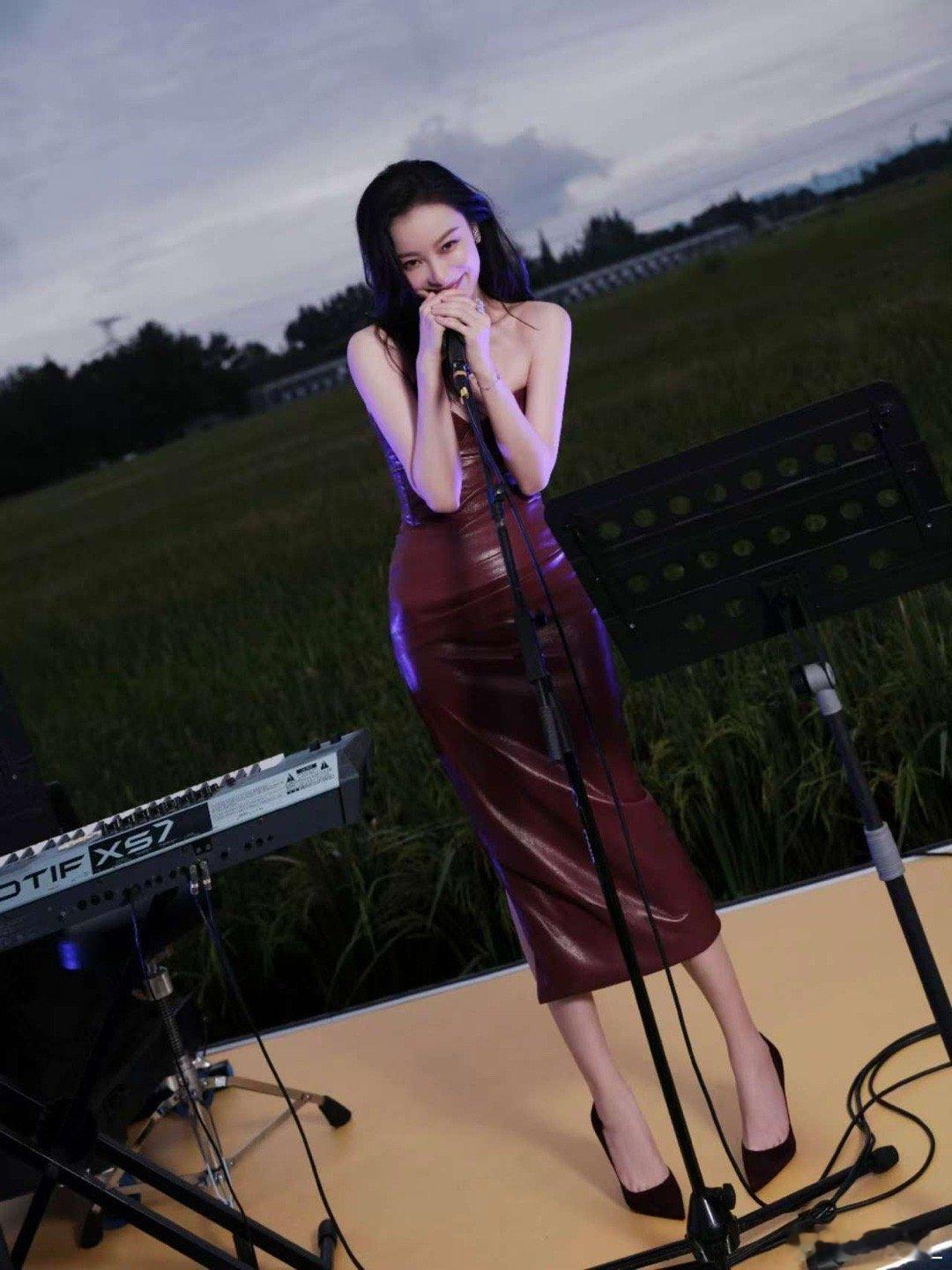 倪妮说要专注去做自己不擅长的事 倪妮是敢于迈出舒适区，勇于挑战的人[打call]