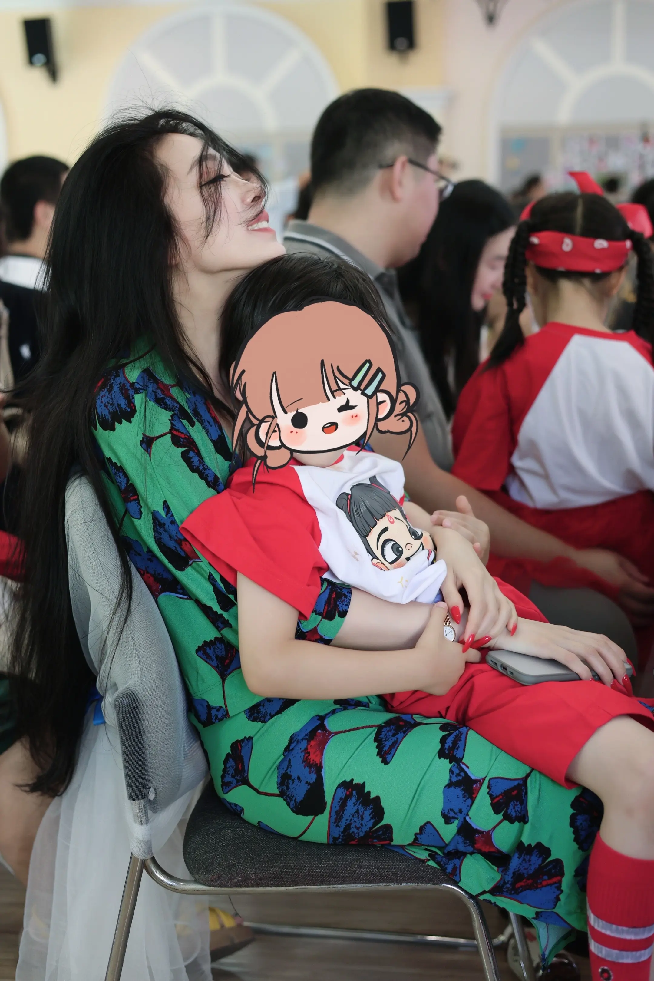 神不能爱所有人，所以创造了妈妈🎀。今天去开家长会啦😂
