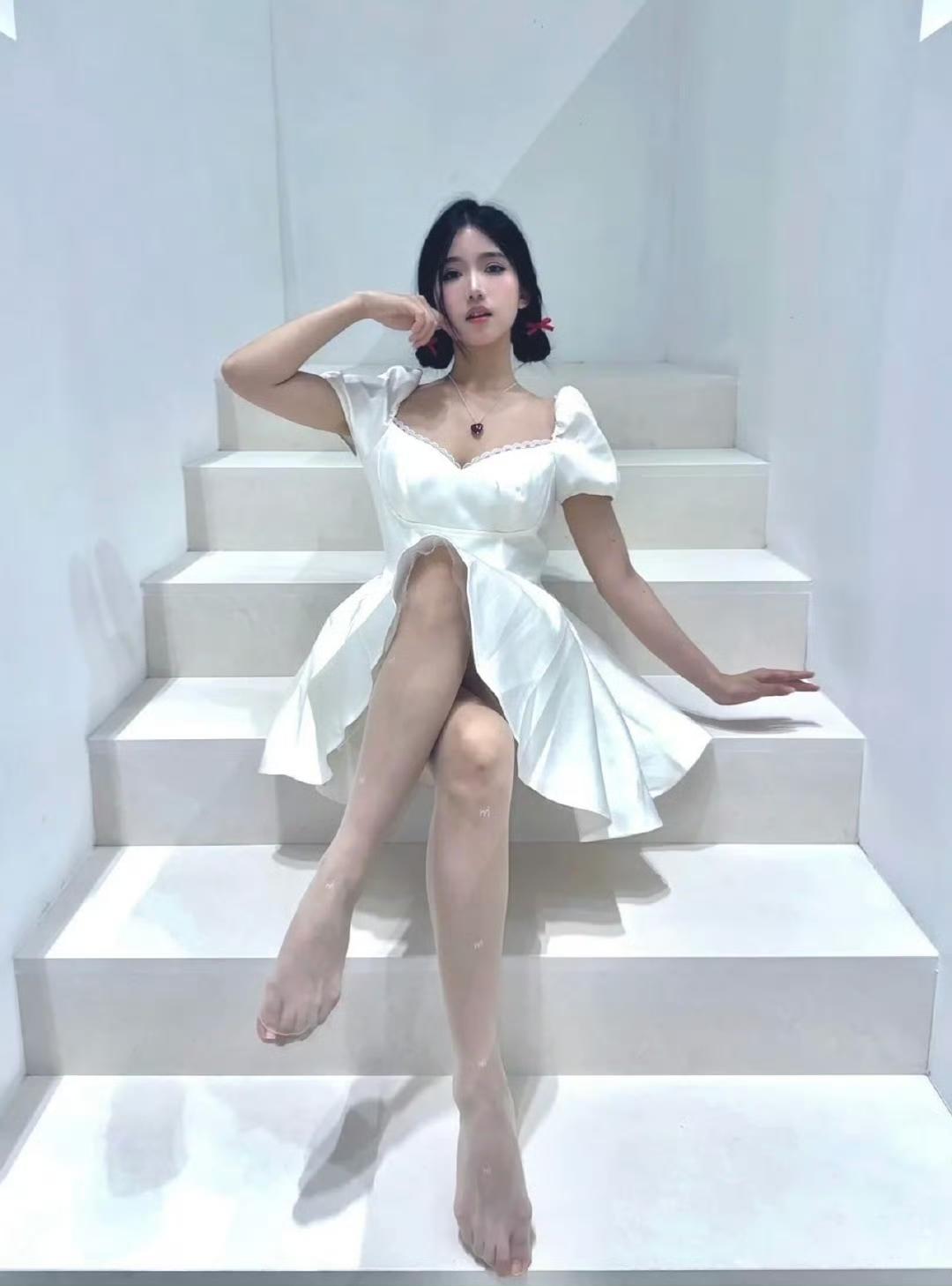 撩拨心弦。极品美女穿搭 丝袜美女控