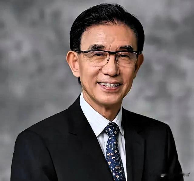 美国最怕的事情发生了！81岁国产芯片设备巨头中微公司董事长尹志尧，放弃美国籍，恢