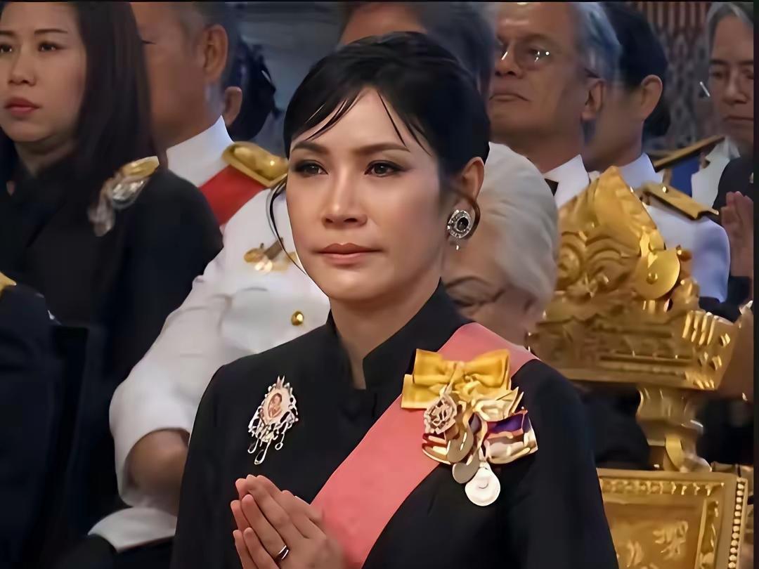 “卷土重来”的诗妮娜，依然不是苏提达的对手？
为何？很简单，泰国王室的格局，已经