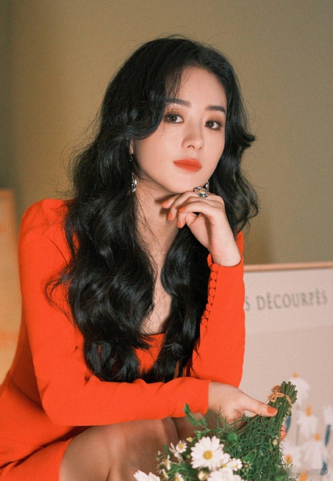 、要说85后女星里的顶流，赵丽颖和杨幂绝对能排上号！这俩人都是从争议中逆袭成演技