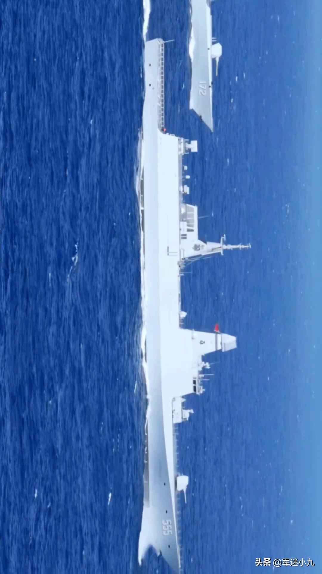 054B又亮相了，
这一次，直接是在军迷之眼栏目中，
这也就意味着，
更多超震撼