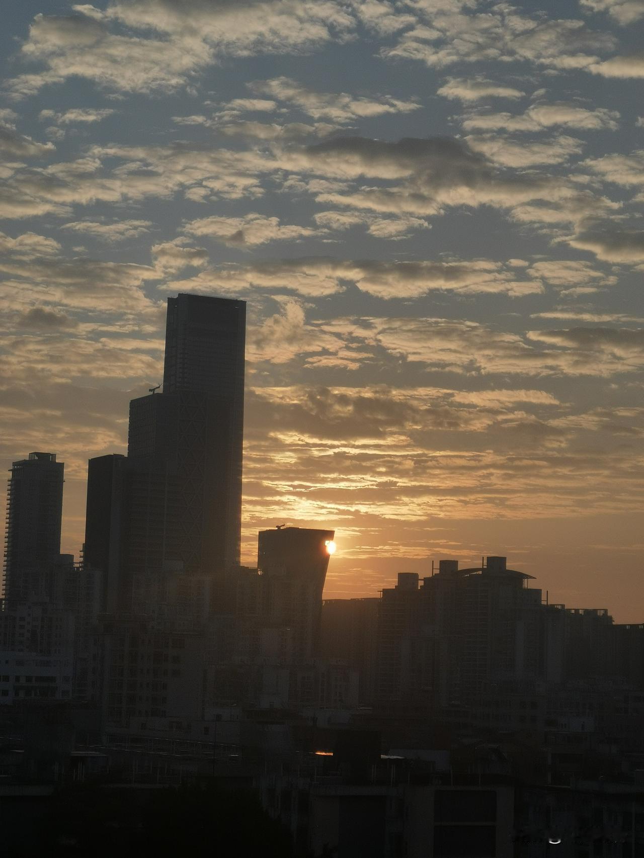 日出东方，光芒万丈！