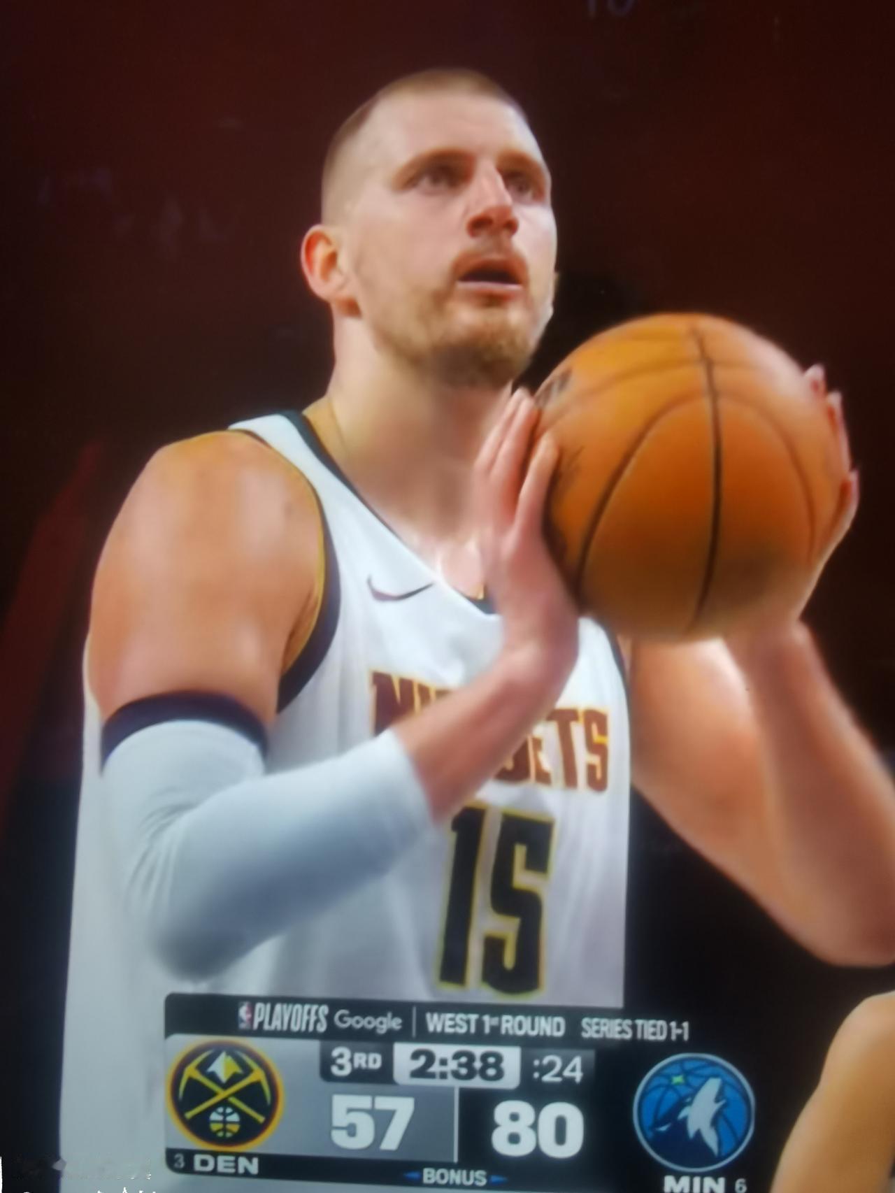 约老师让掘金产生了误会

        西部季后赛第一轮，戈登伤缺，掘金客场9